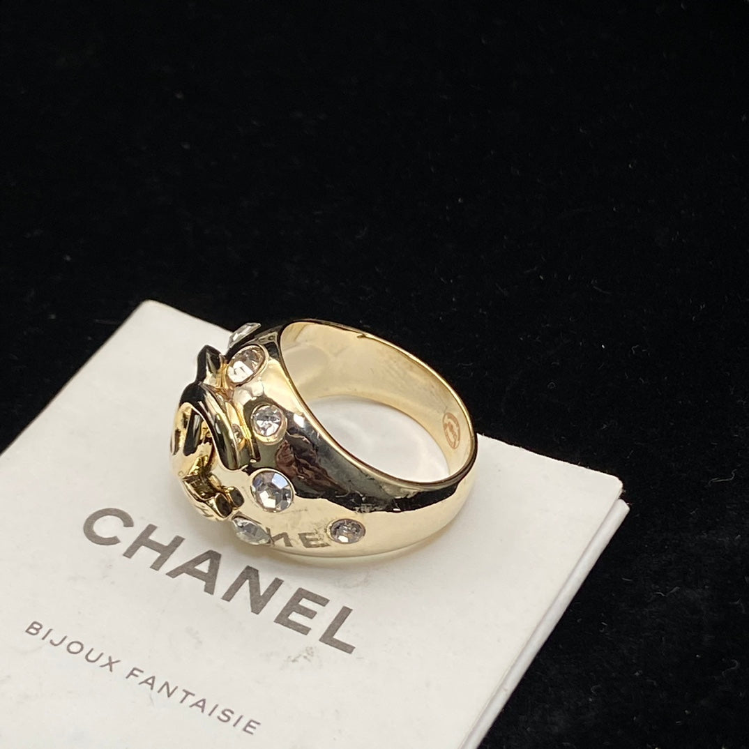 Round Double C Diamond Ring