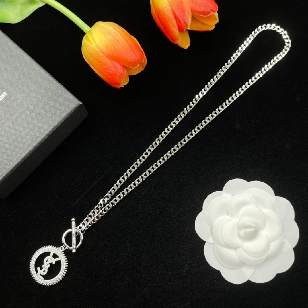 shiny circle pendant necklace