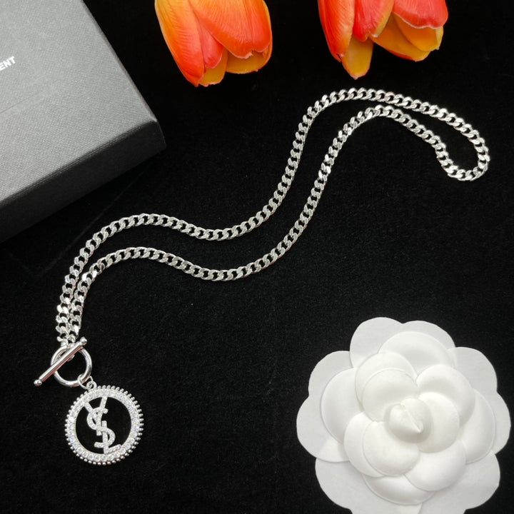 shiny circle pendant necklace