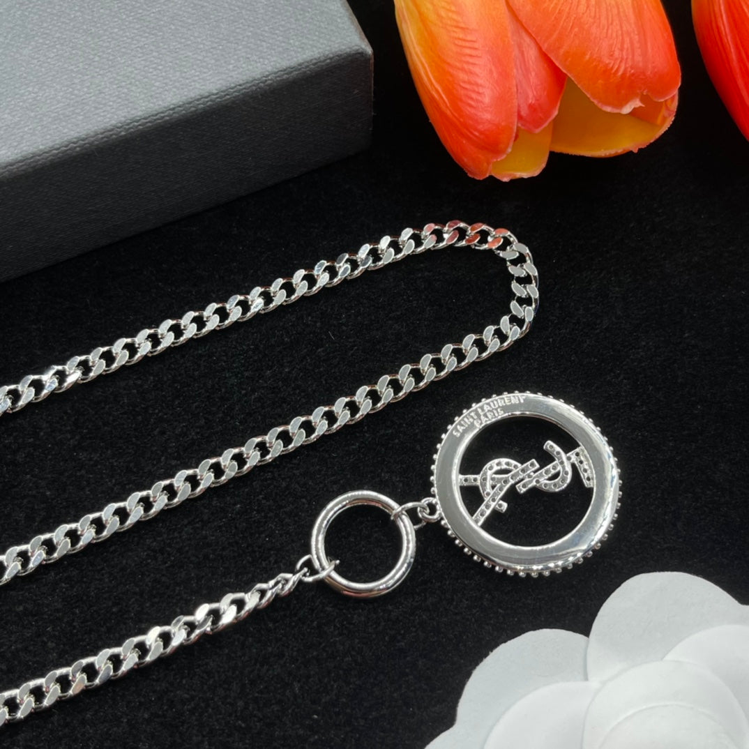 shiny circle pendant necklace