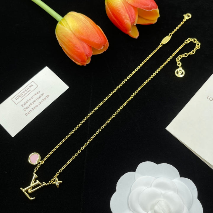 Charming Gold Pendant Necklace