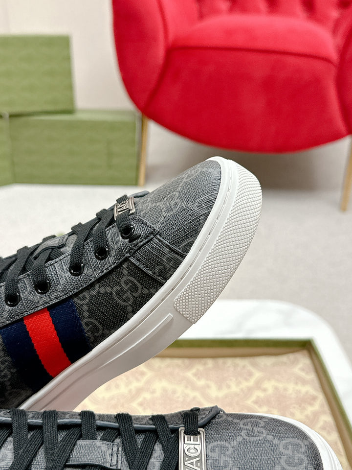 Classic Fit Floral Sneakers