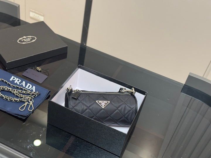 New Triangle Badge Bucket Bag