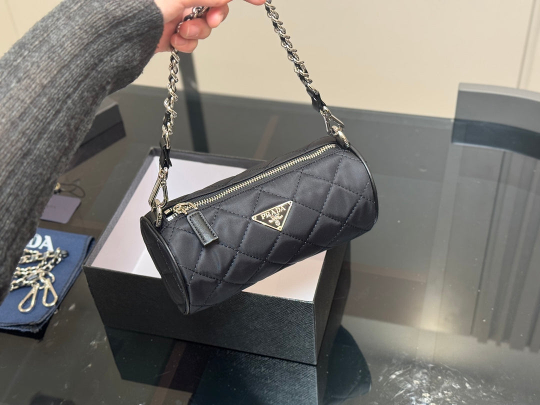 New Triangle Badge Bucket Bag