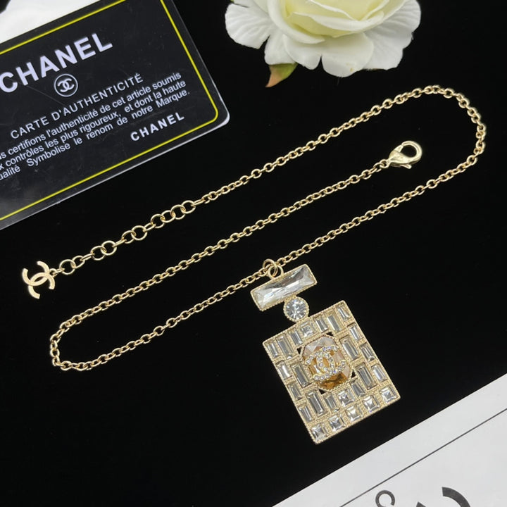 Sparkling Gemstone Square Chain