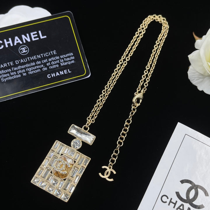 Sparkling Gemstone Square Chain