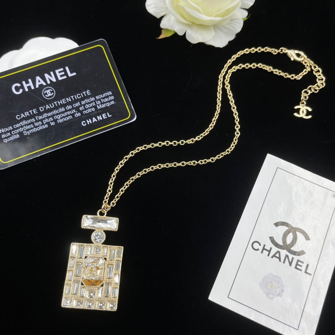 Sparkling Gemstone Square Chain