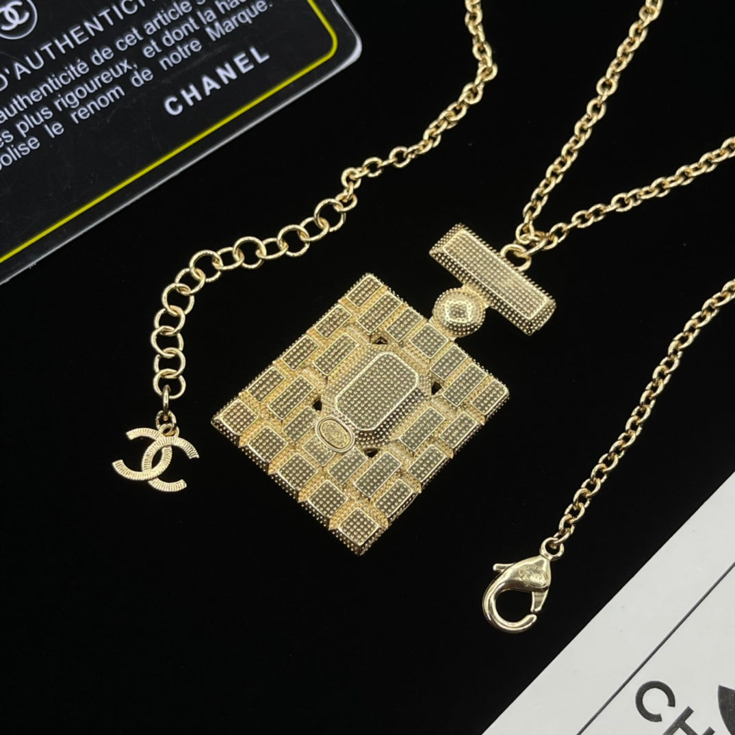 Sparkling Gemstone Square Chain