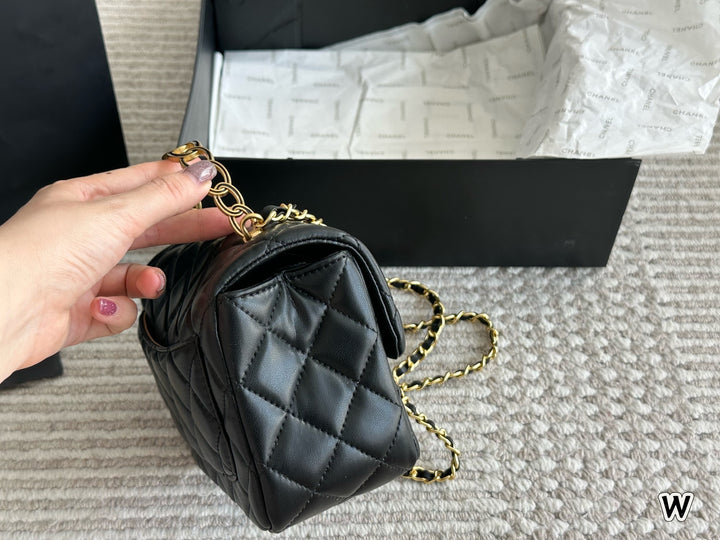 4 Colors Black Chain Universal Bag