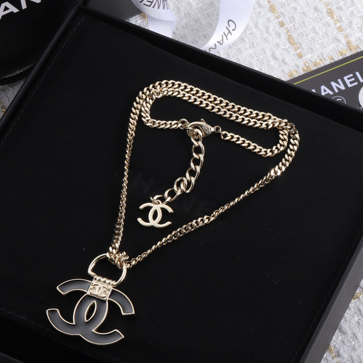 Gorgeous Two Colors Necklace