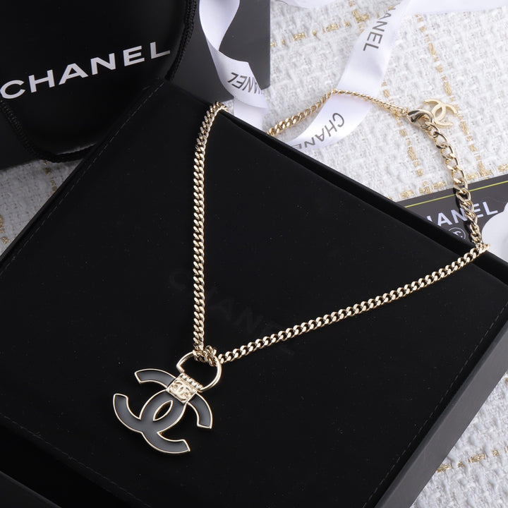 Gorgeous Two Colors Necklace