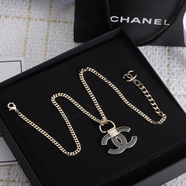 Gorgeous Two Colors Necklace