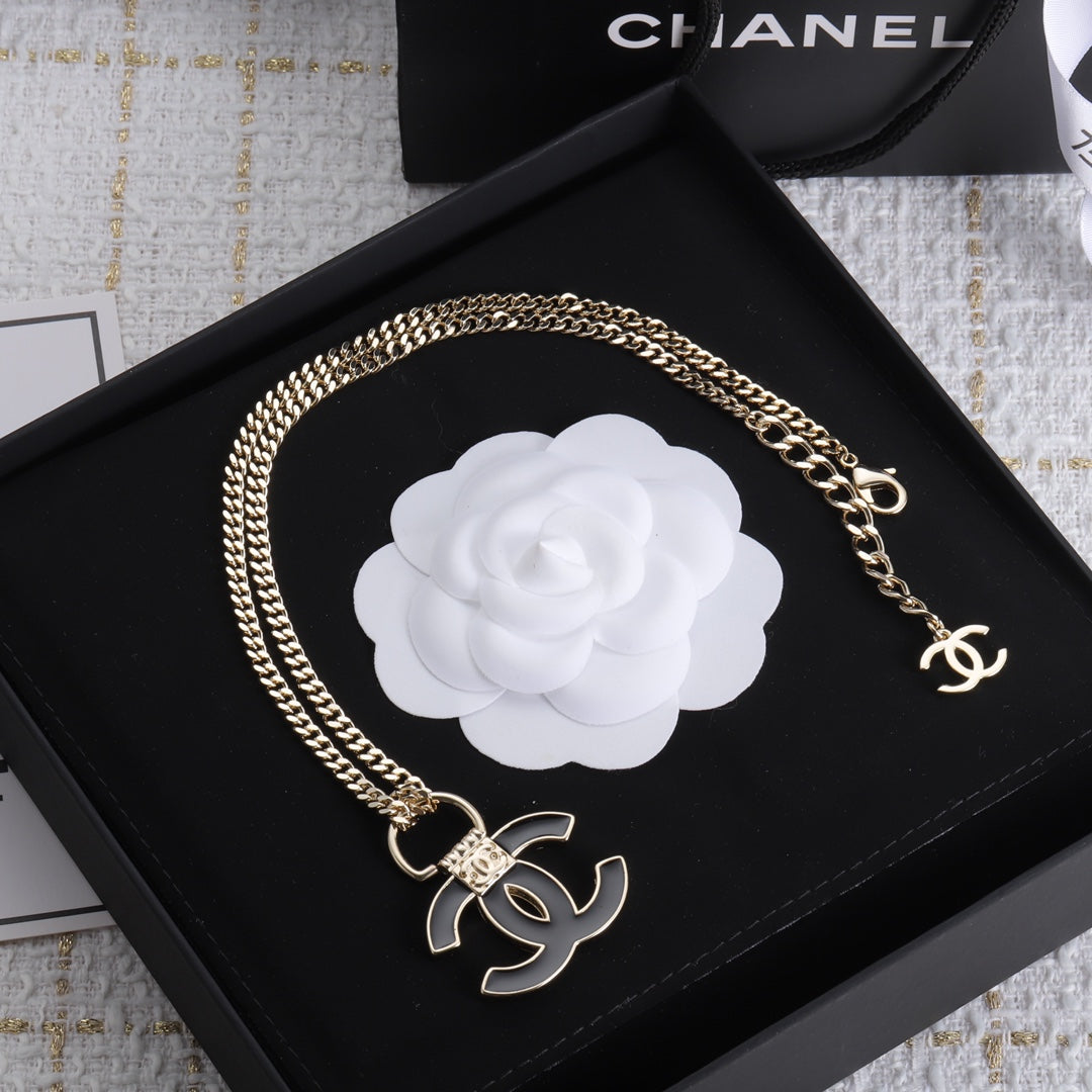 Gorgeous Two Colors Necklace