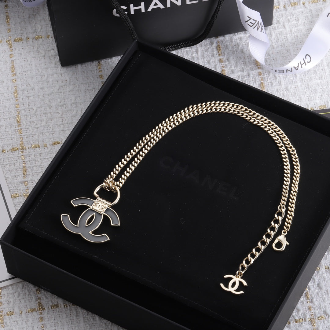 Gorgeous Two Colors Necklace