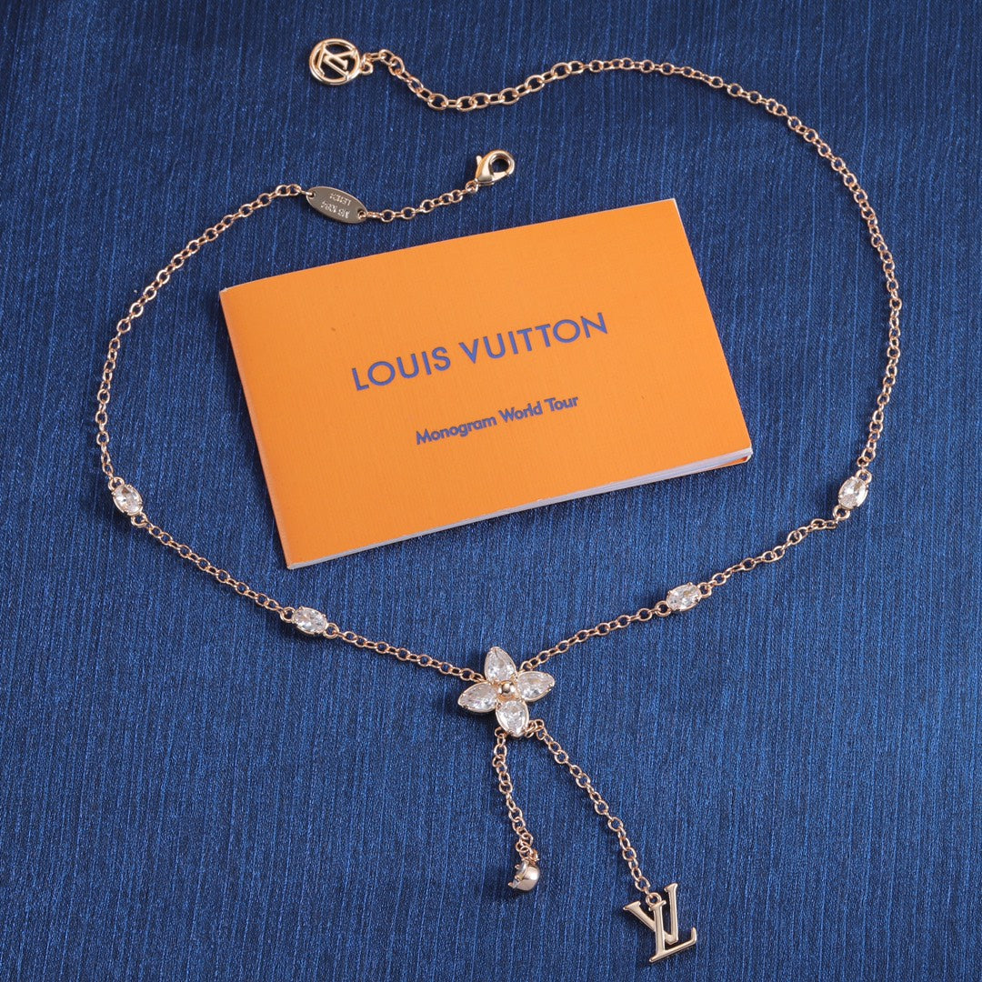 Elegant Flower Pendant Necklace