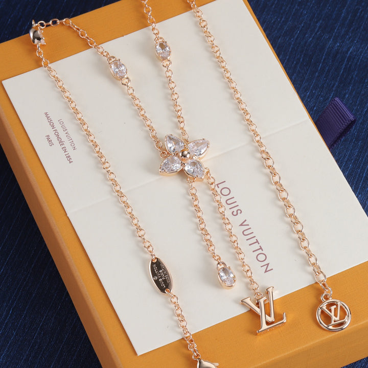 Elegant Flower Pendant Necklace