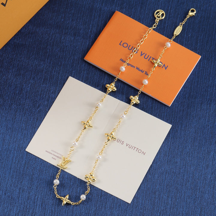 Clover Pearl Necklace