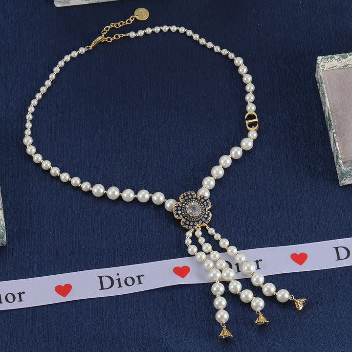 Charming Pearl Bloom Tassel Chain