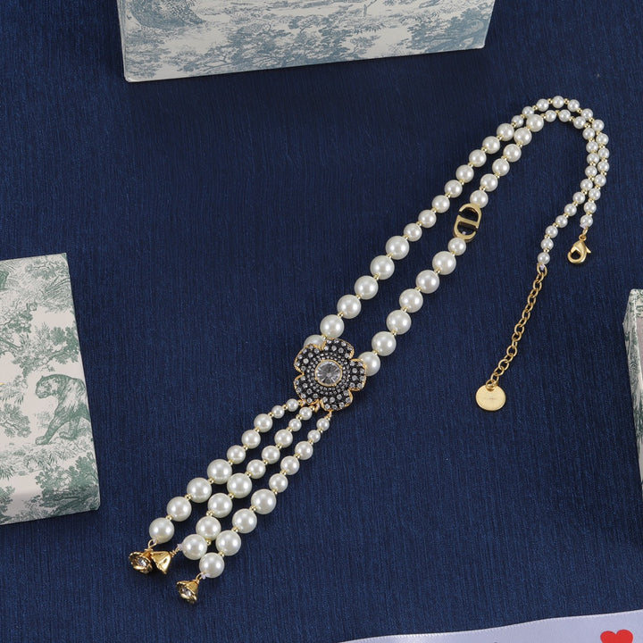 Charming Pearl Bloom Tassel Chain