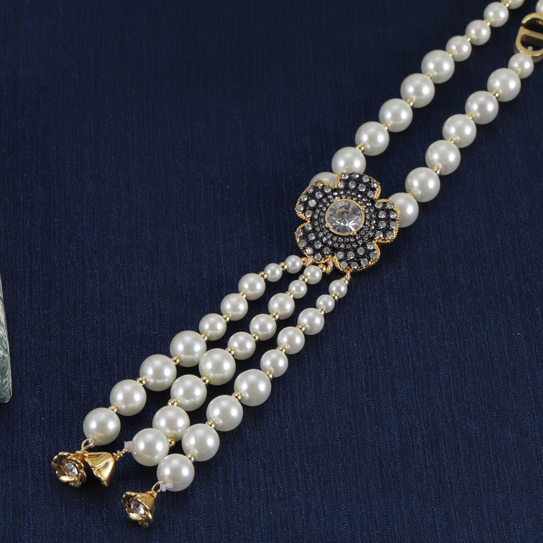 Charming Pearl Bloom Tassel Chain