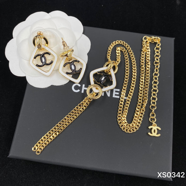 Charming Geometric Gold Chain