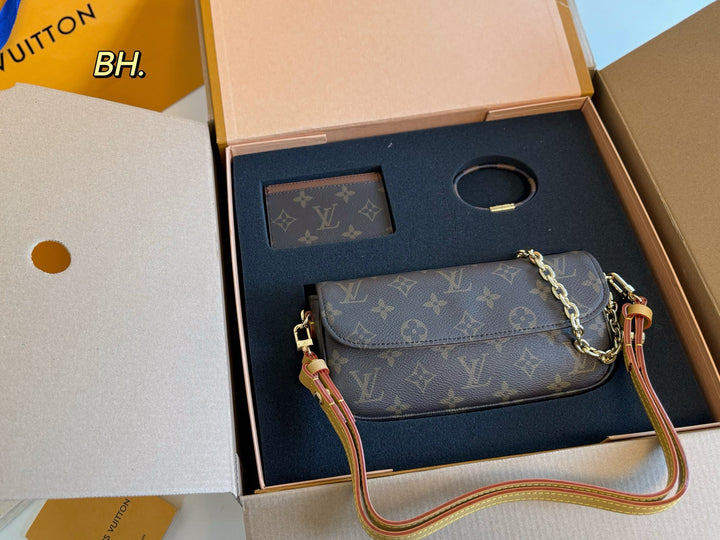 Clover Set Underarm Bag