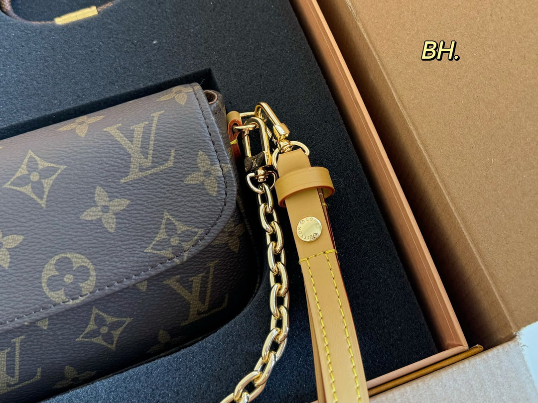 Clover Set Underarm Bag