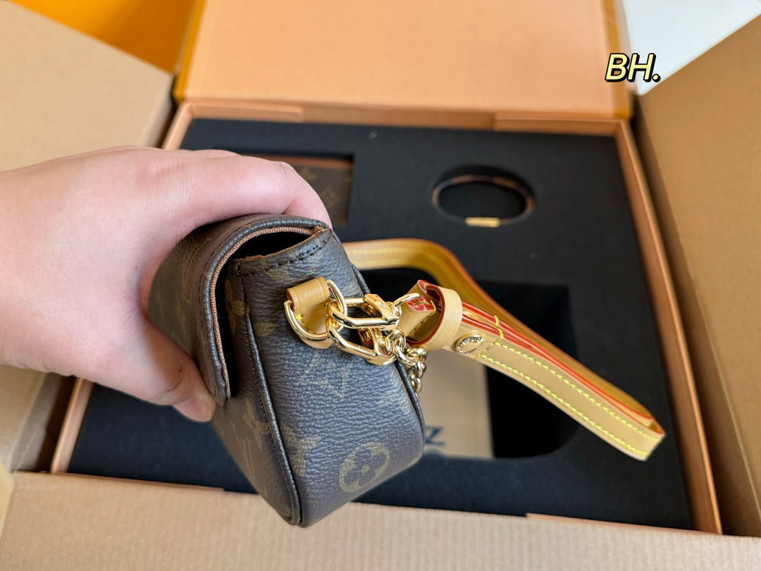 Clover Set Underarm Bag