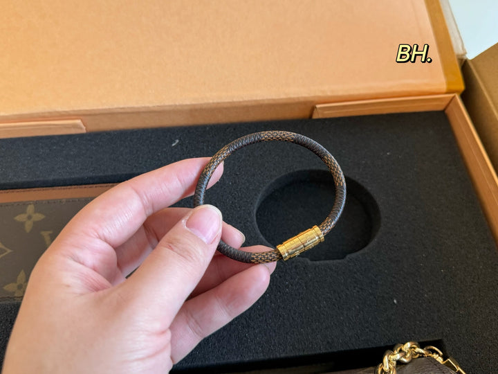 Clover Set Underarm Bag