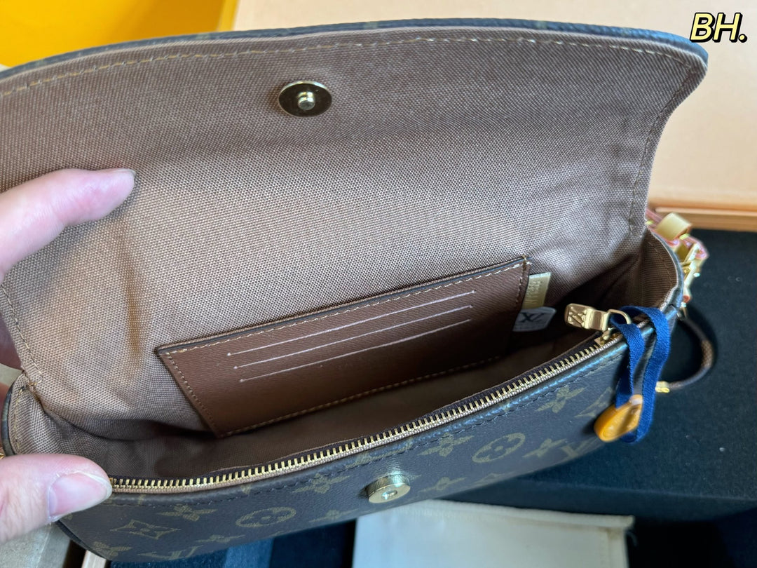 Clover Set Underarm Bag