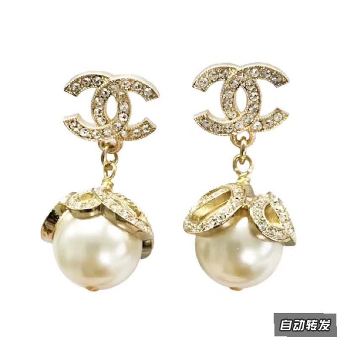 Elegant Pearl Dangle Earrings