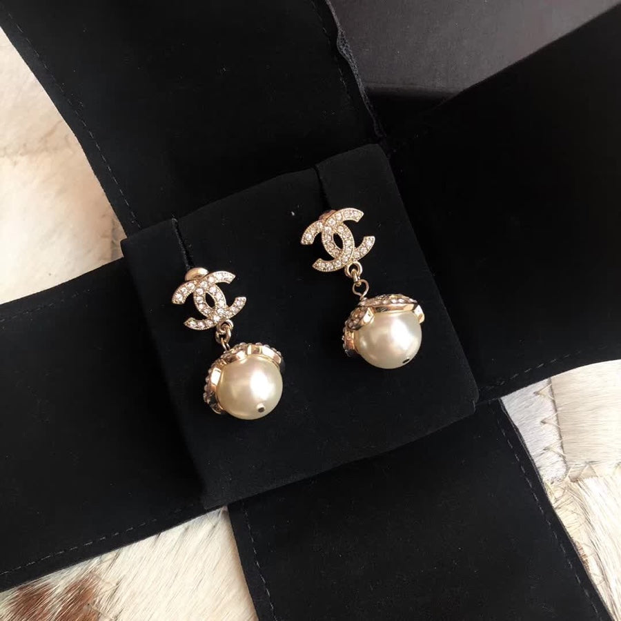 Elegant Pearl Dangle Earrings