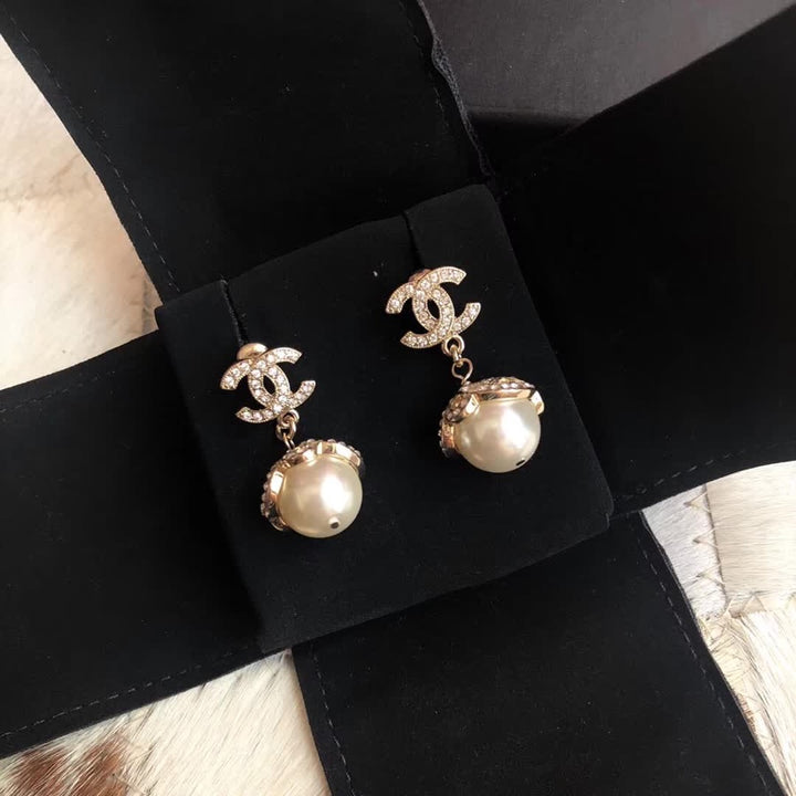 Elegant Pearl Dangle Earrings