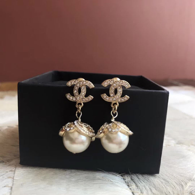 Elegant Pearl Dangle Earrings