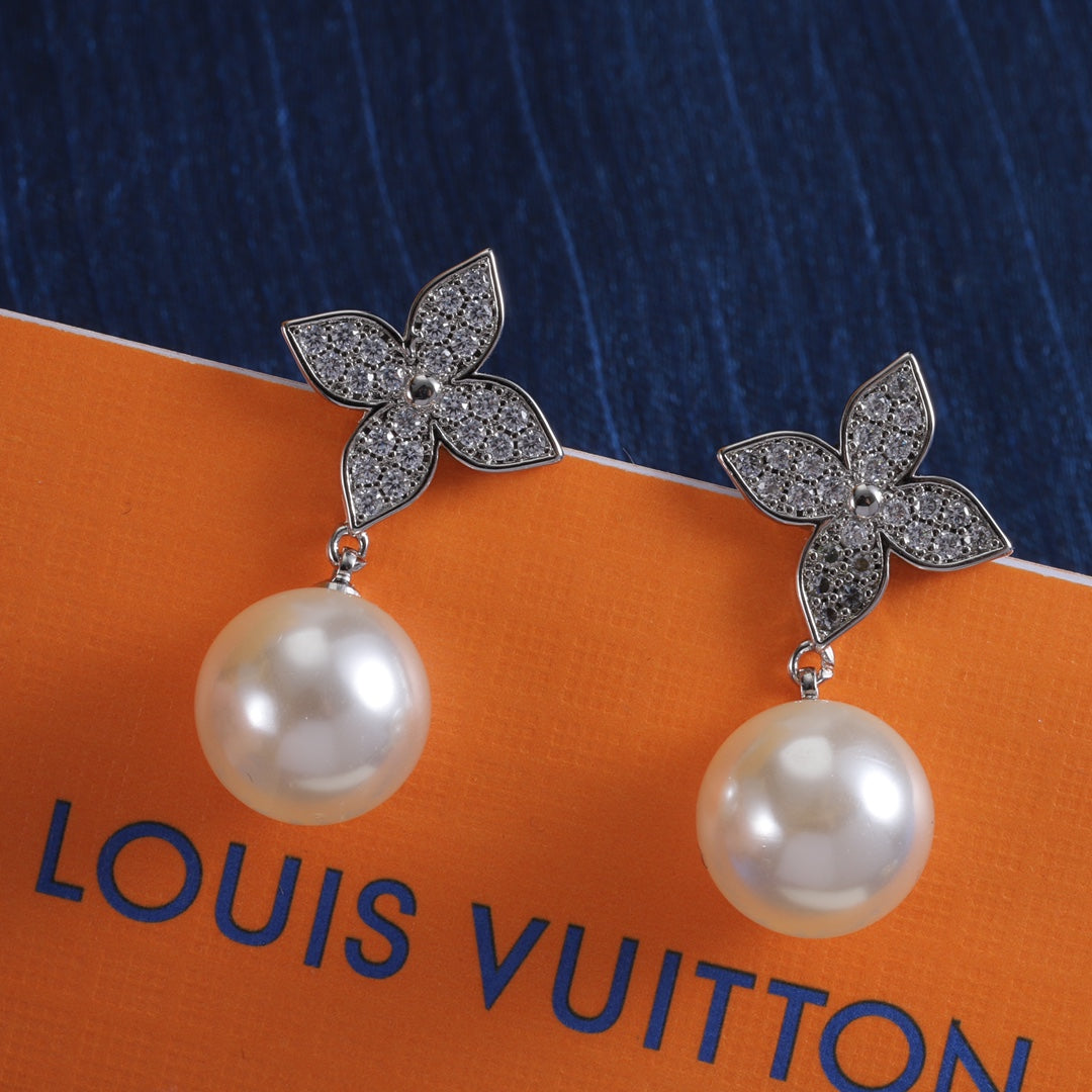 Clover Pearl Dangle Earrings