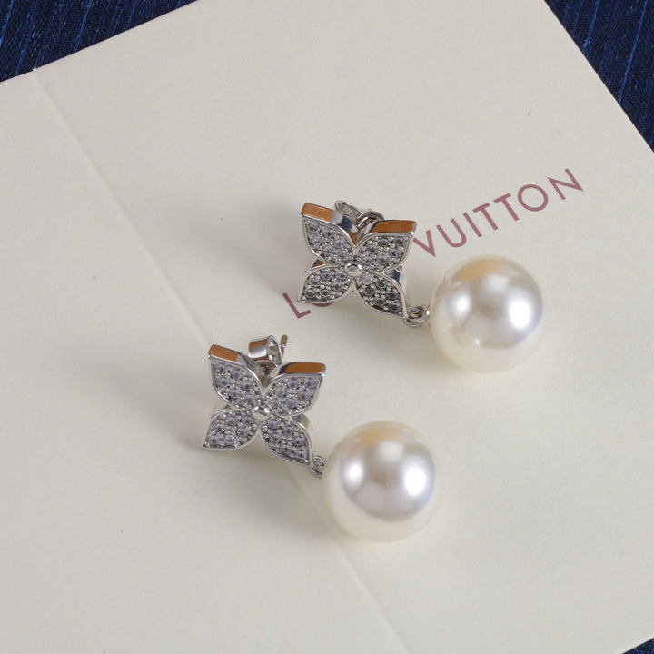 Clover Pearl Dangle Earrings