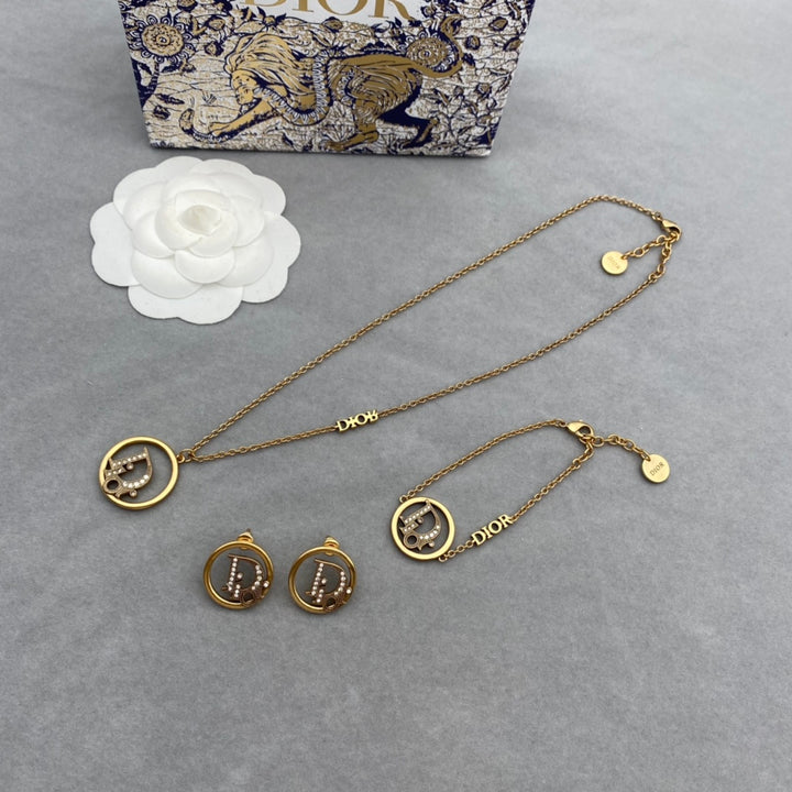 circle pendant necklace