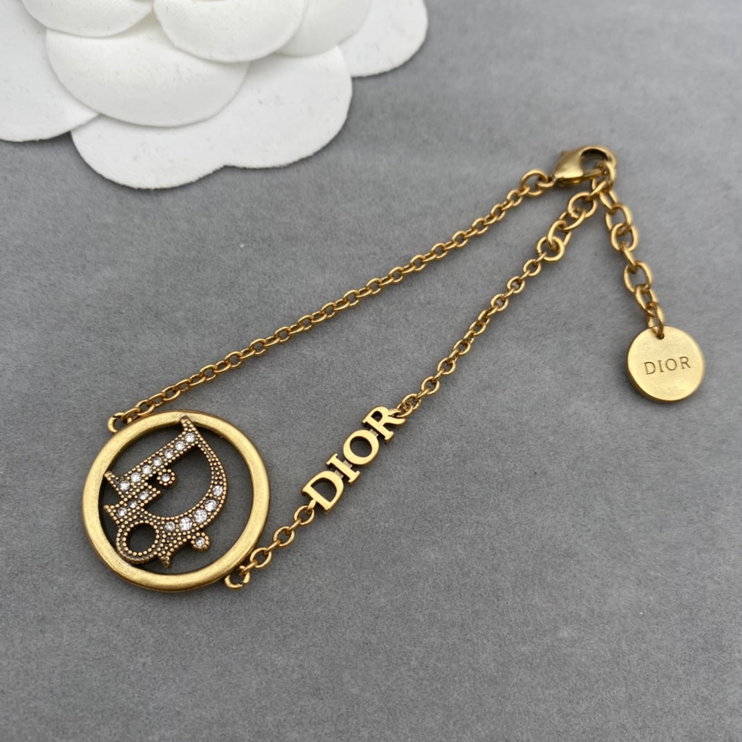 circle pendant necklace