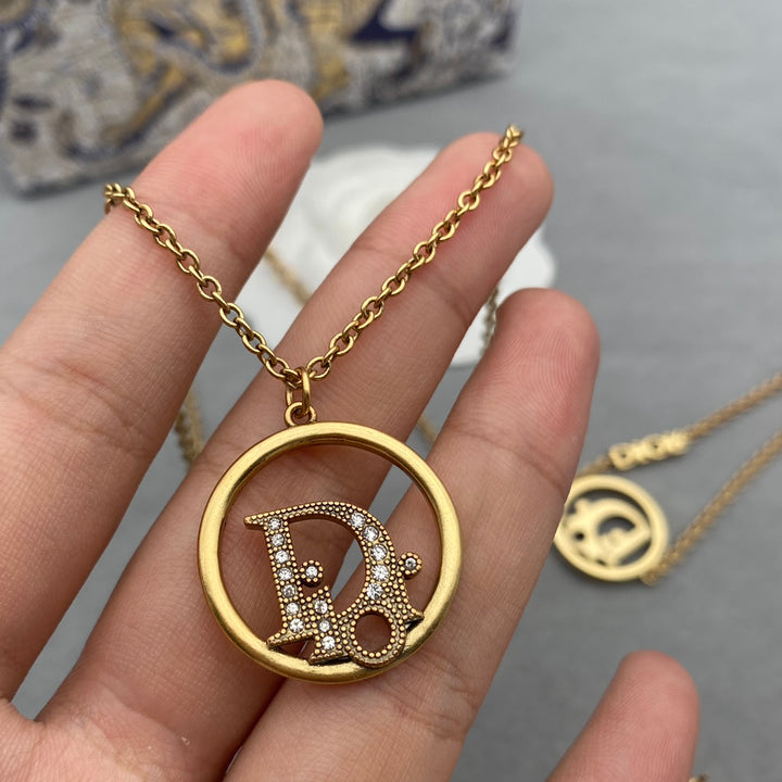 circle pendant necklace