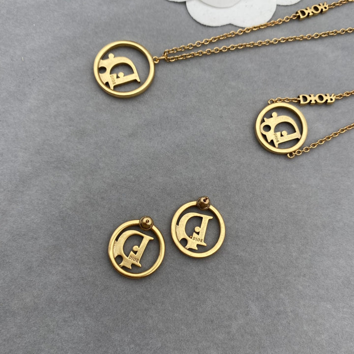 circle pendant necklace