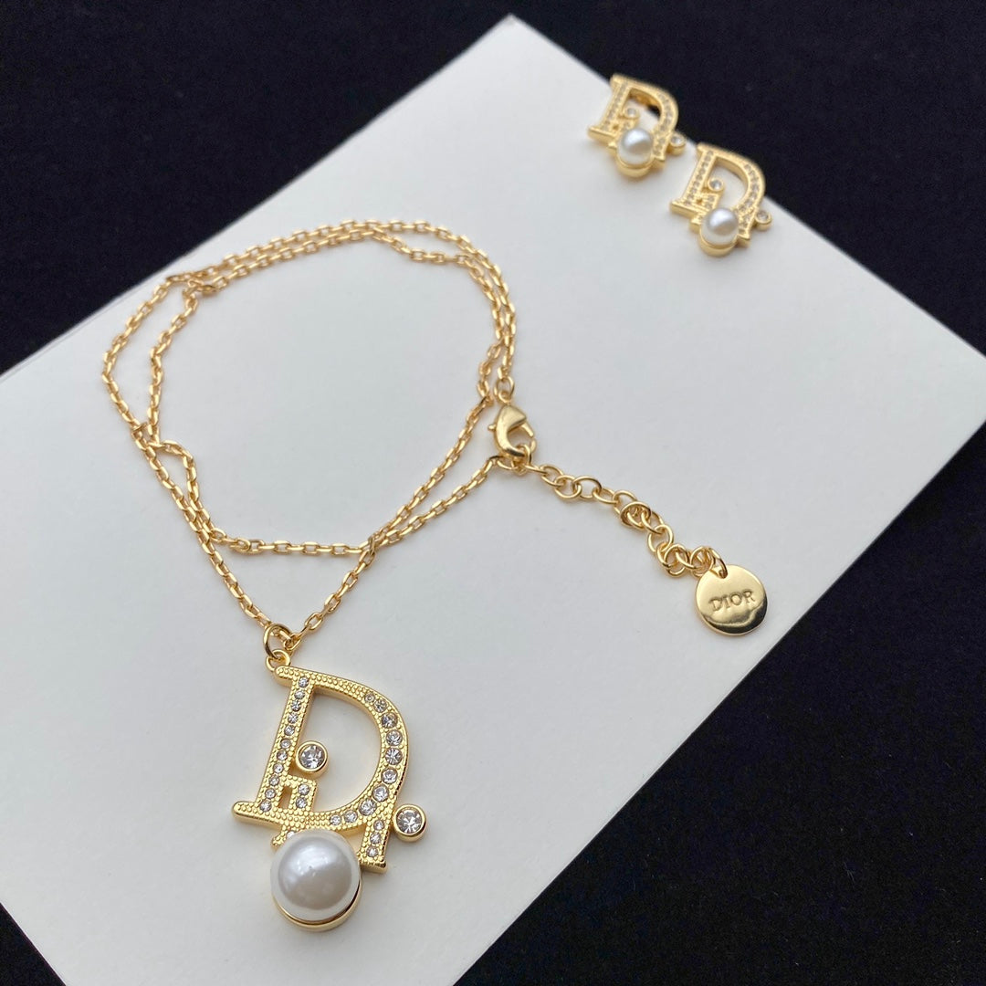 Gorgeous Pearl Decoration Necklace