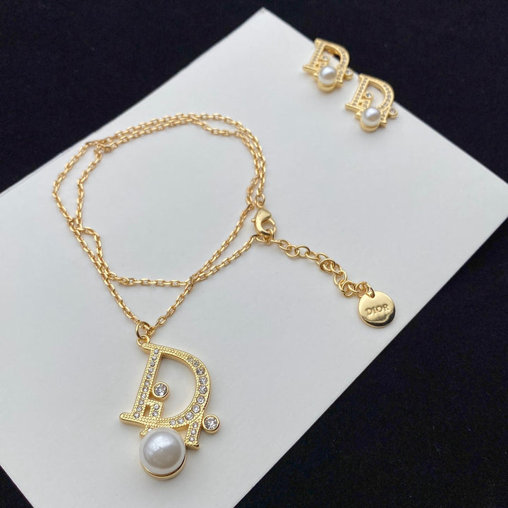 Gorgeous Pearl Decoration Necklace
