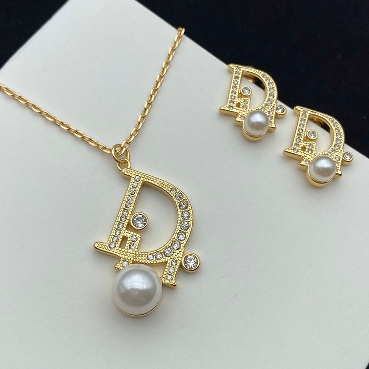 Gorgeous Pearl Decoration Necklace
