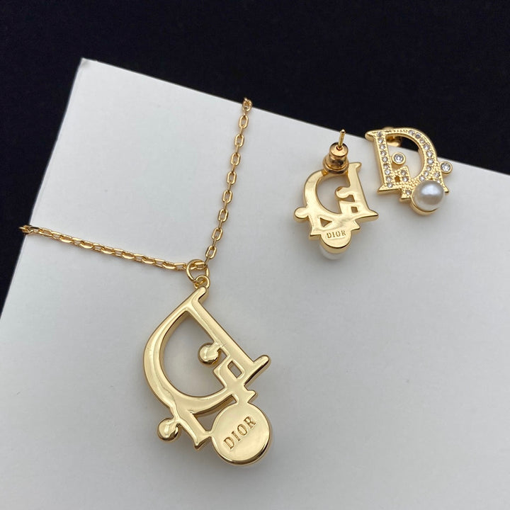 Gorgeous Pearl Decoration Necklace