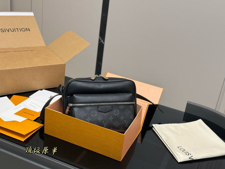 Vintage - Black cowhide handbag