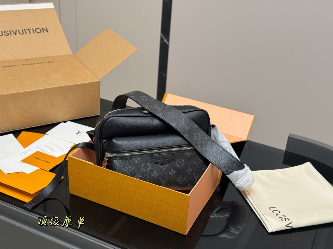 Vintage - Black cowhide handbag