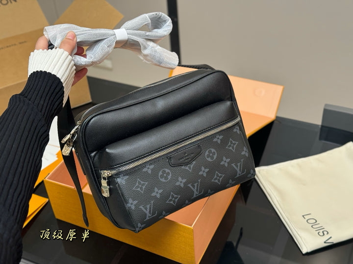 Vintage - Black cowhide handbag