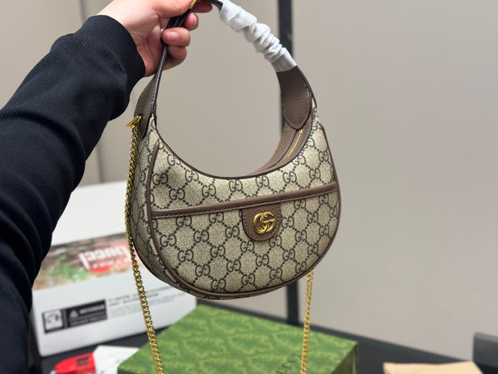 Vintage style curved handbag