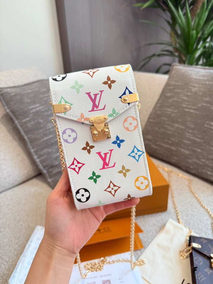 Vintage Style Chain Cell Phone Pouch