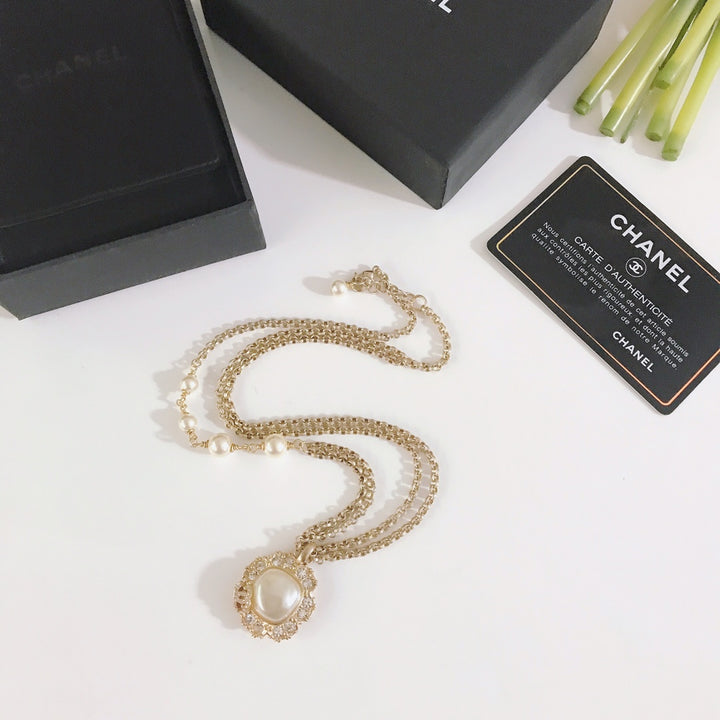 Pearl Decorative Gold Chain Necklace